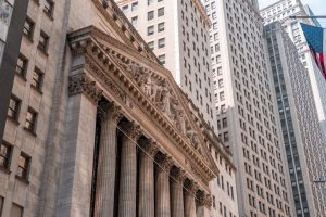 הבורסה בתל אביב סגרה בעליות חדות